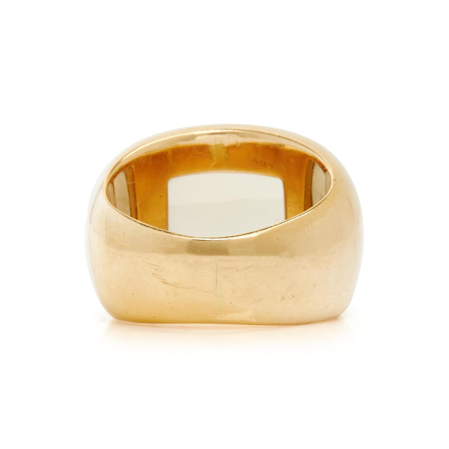 YELLOW GOLD AND MOONSTONE RING