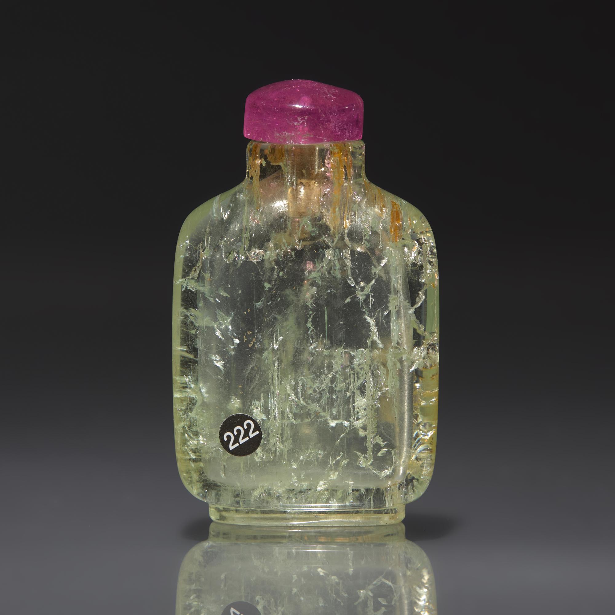 A Chinese Pale Green Beryl Snuff Bottle, Qing Dynasty, Circa 1780-1820 — 1780–1820年 綠柱石素面鼻煙壺