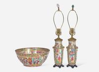 A Chinese Export porcelain Rose Mandarin punch bowl and pair of vases mounted as lamps, 19th century