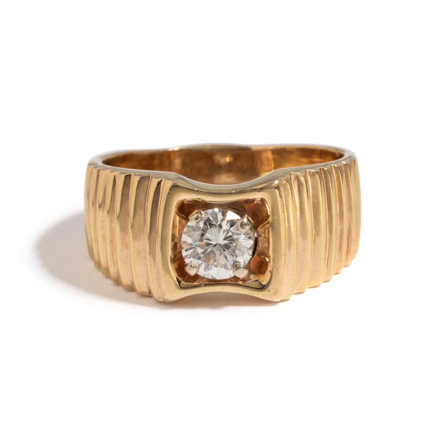 YELLOW GOLD AND DIAMOND RING