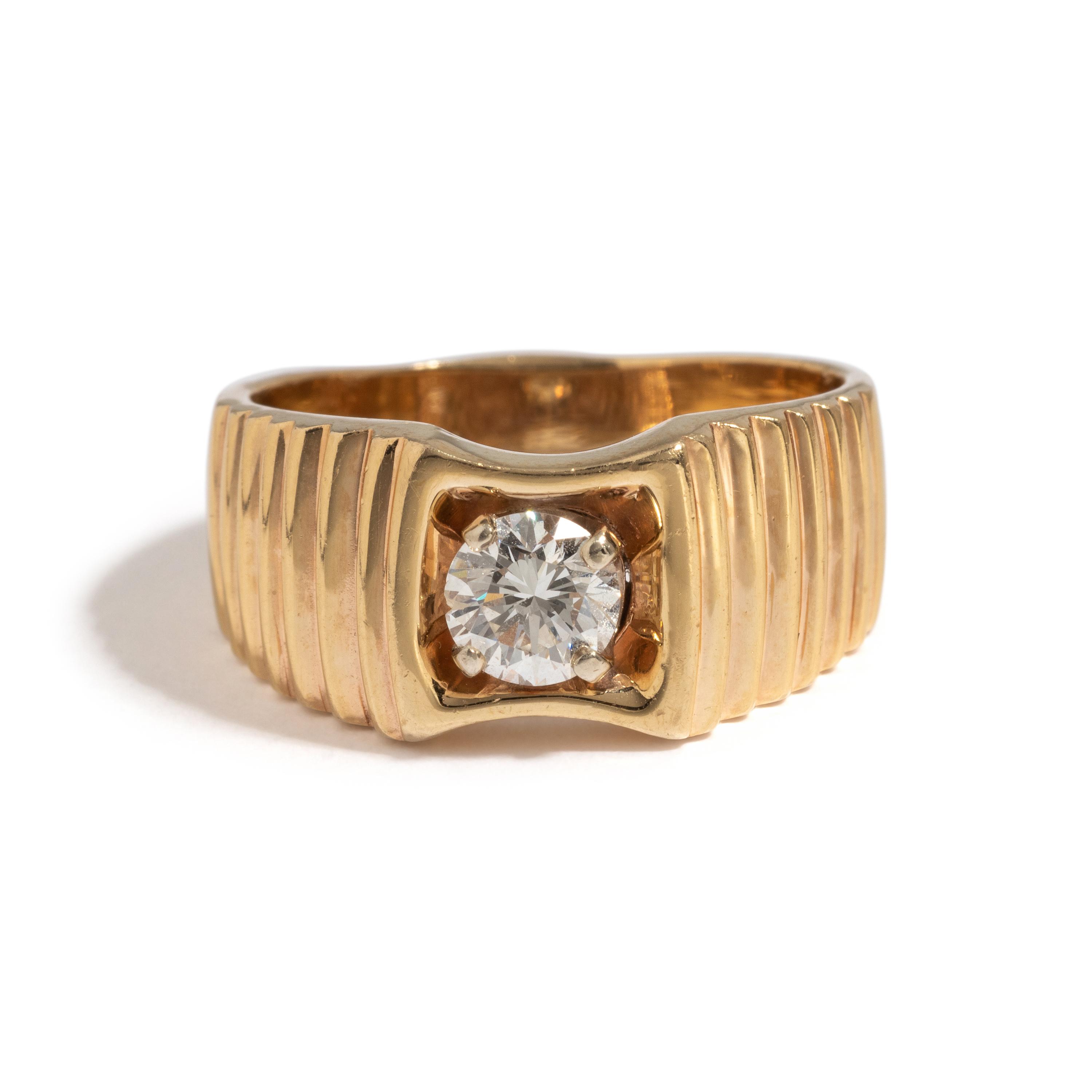 YELLOW GOLD AND DIAMOND RING