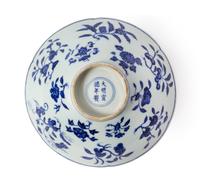 A Rare Blue and White Porcelain Hexafoil Bowl — XUANDE MARK AND PERIOD (1426-1435)