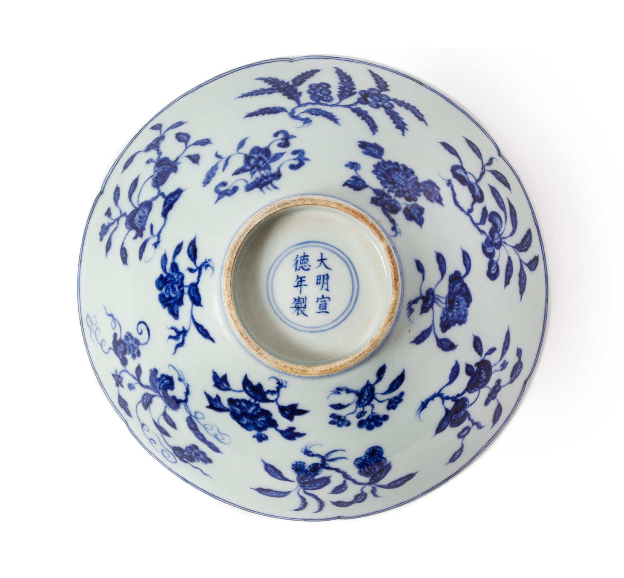 A Rare Blue and White Porcelain Hexafoil Bowl — XUANDE MARK AND PERIOD (1426-1435)