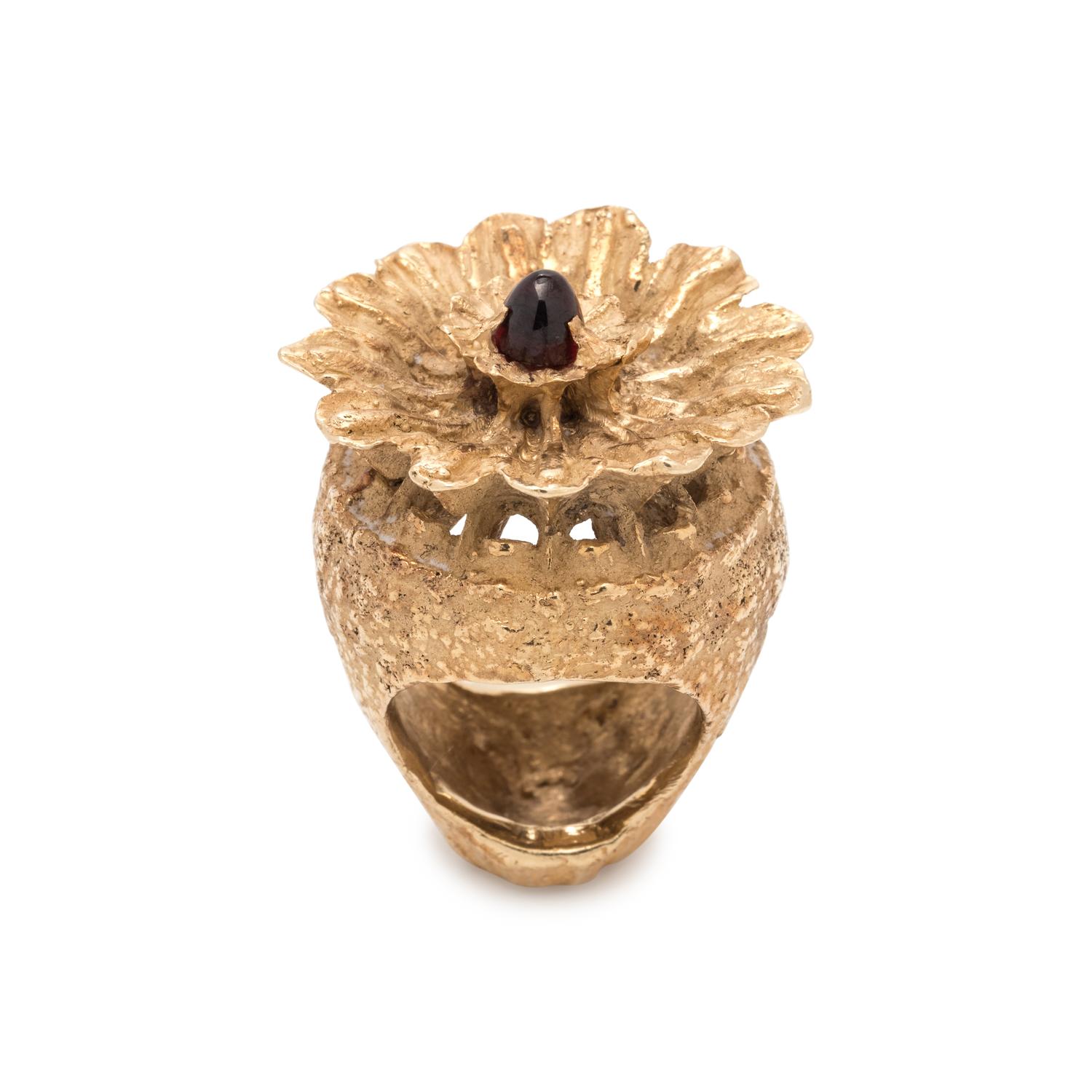 YELLOW GOLD AND GARNET RING