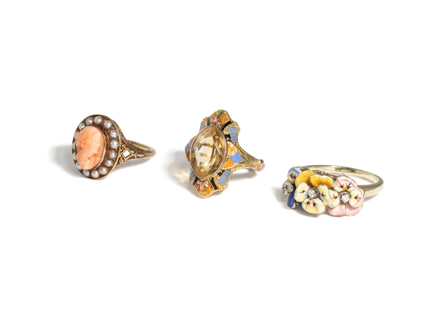 COLLECTION OF YELLOW GOLD RINGS
