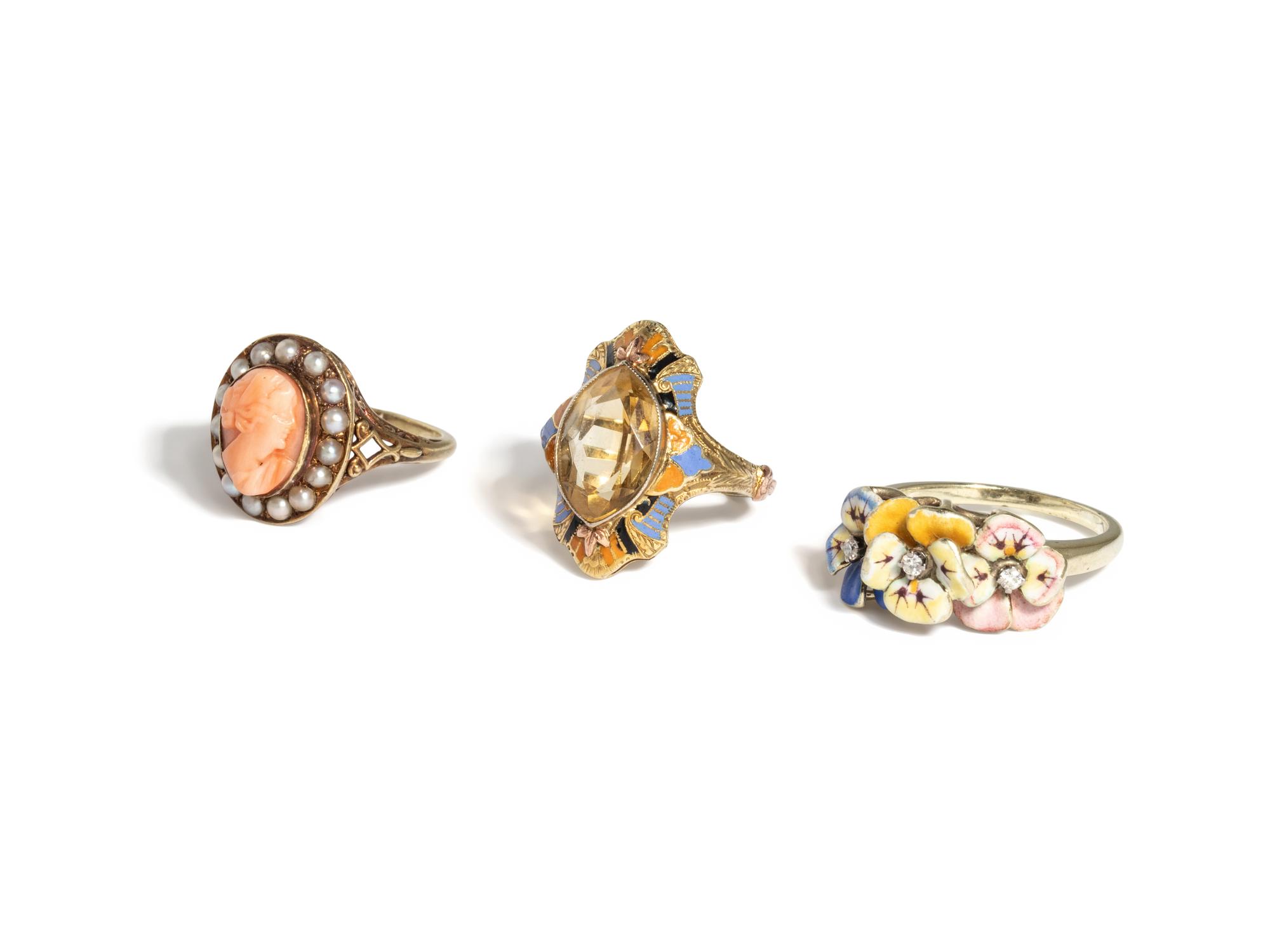 COLLECTION OF YELLOW GOLD RINGS