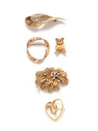COLLECTION OF YELLOW GOLD BROOCHES