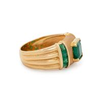 YELLOW GOLD AND EMERALD RING