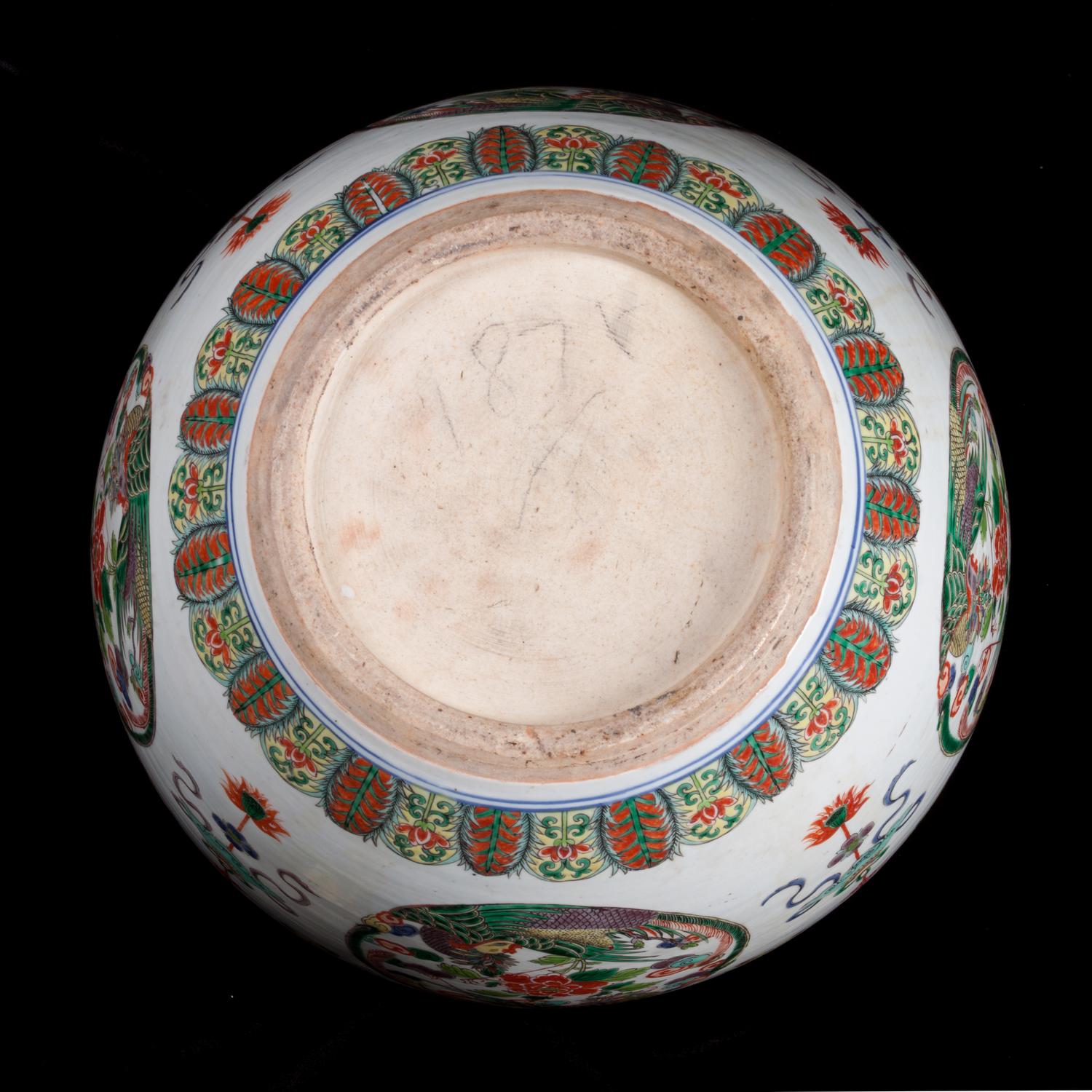 A Chinese Famille Verte Porcelain Fish Bowl, 20th Century 近代 粉彩鳳穿牡丹圖大缸