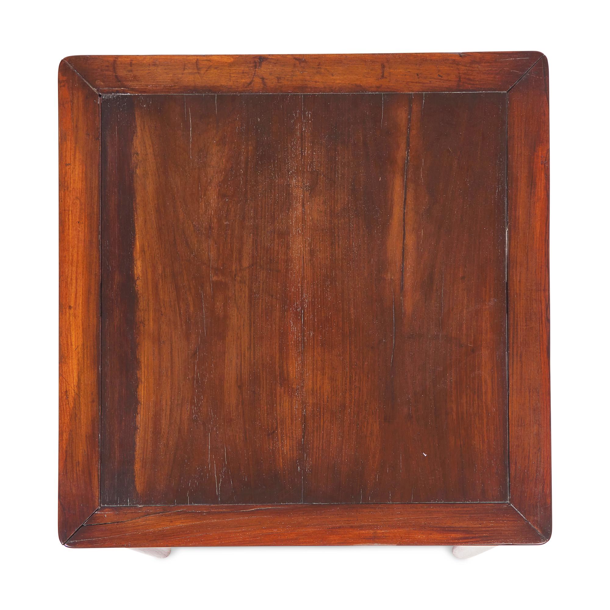 A Chinese Huanghuali and Mixed Hardwood Square Table, 18th/19th Century 清中期 紅木鑲黃花梨十字枨方桌