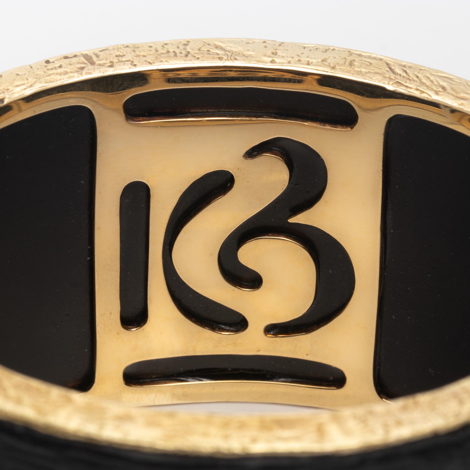 KATY BRISCOE, YELLOW GOLD, JET AND DIAMOND 'DIEZ, JR.' BANGLE BRACELET