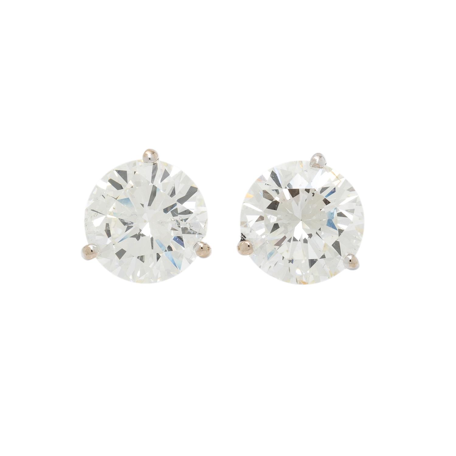 DIAMOND AND WHITE GOLD STUD EARRINGS