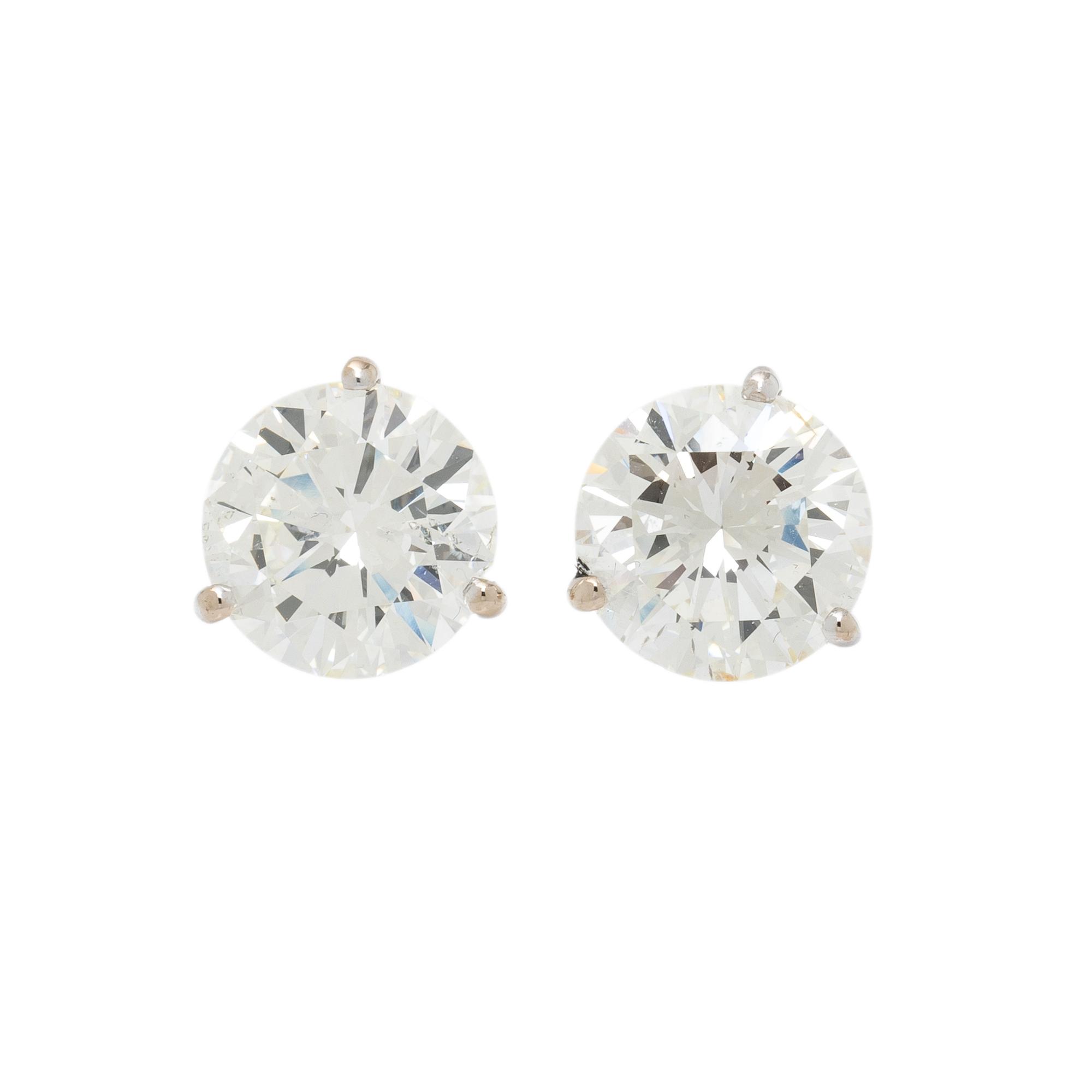 DIAMOND AND WHITE GOLD STUD EARRINGS