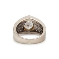 WHITE GOLD AND DIAMOND RING