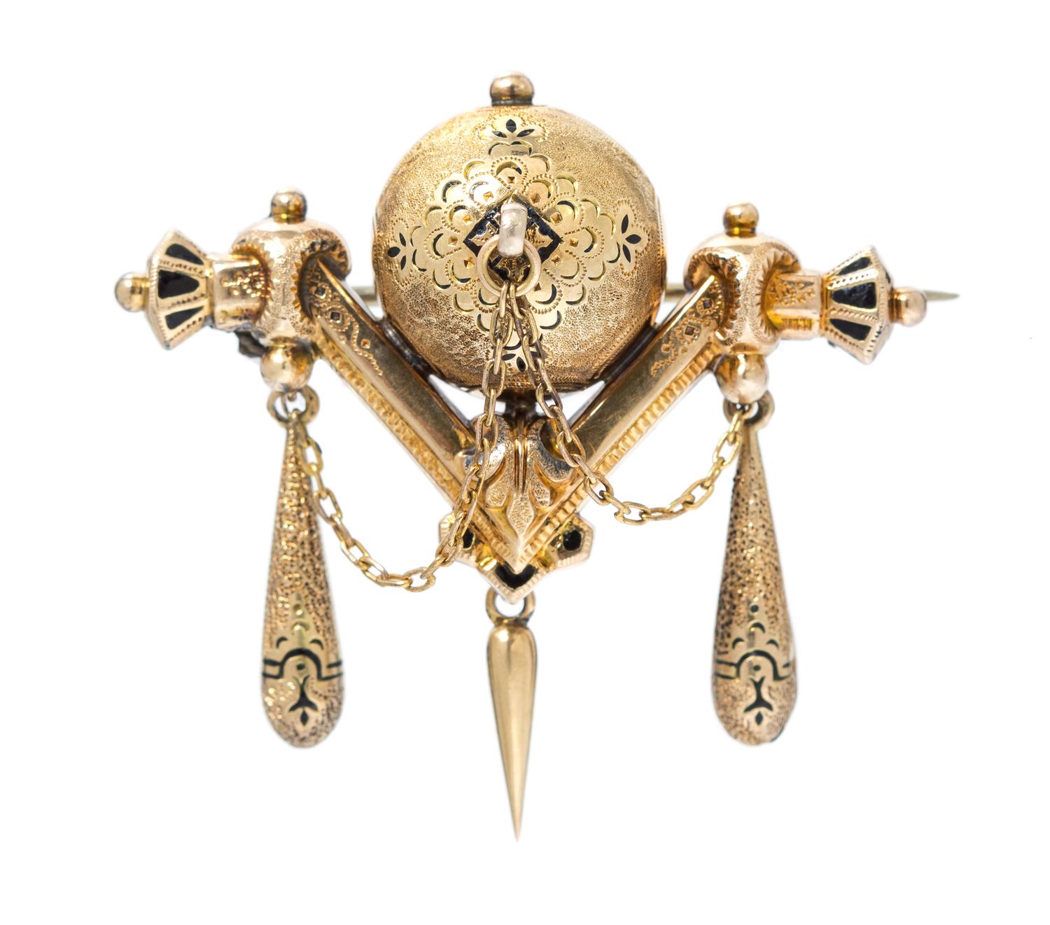 A Victorian Yellow Gold and Enamel Brooch, 6.30 dwts.