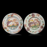 A Pair of European Tin-Glazed Earthenware Plates, 18th/19th Century — 十八/十九世紀 歐洲東方山水賞盤一對