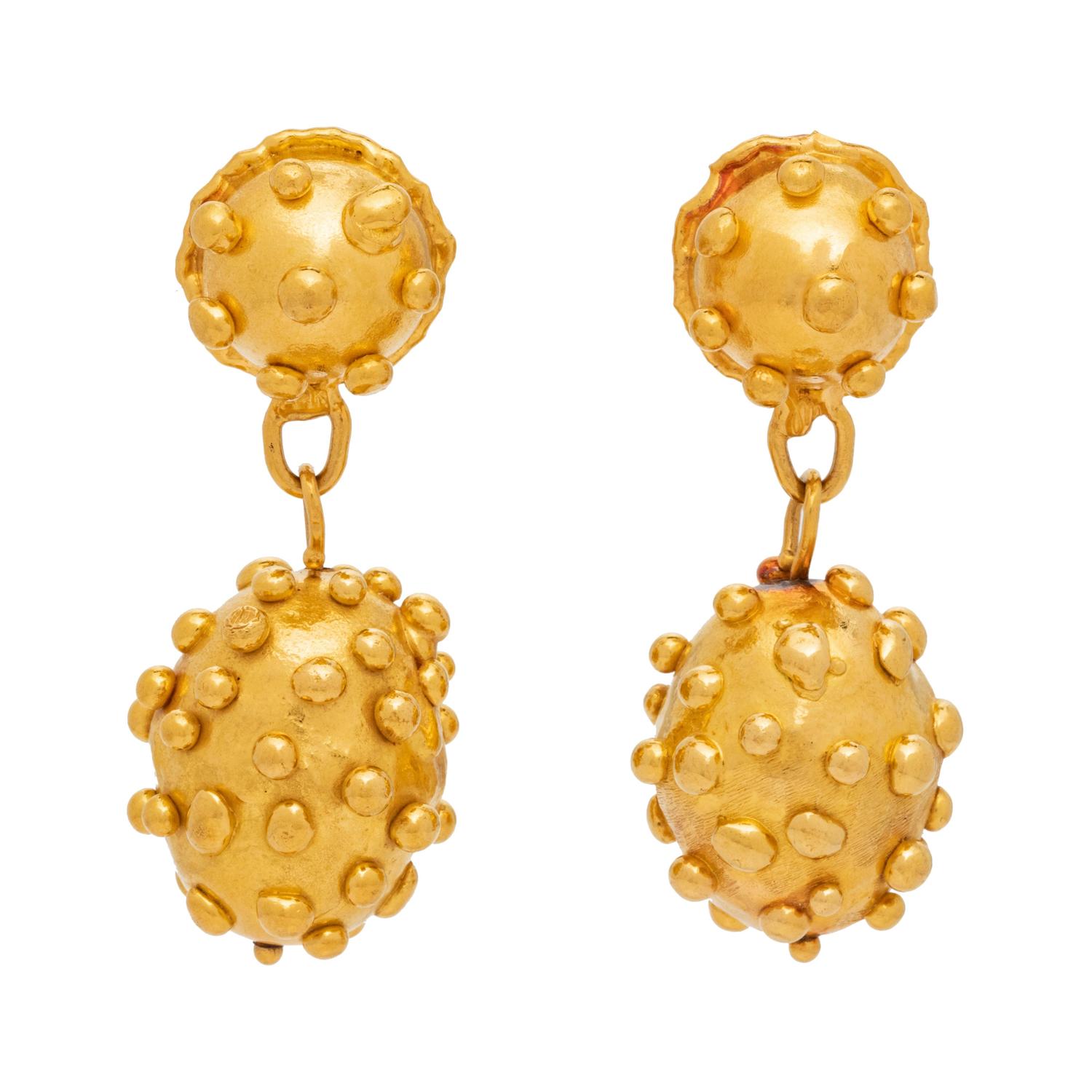 Jean Mahie, Gold Earclips