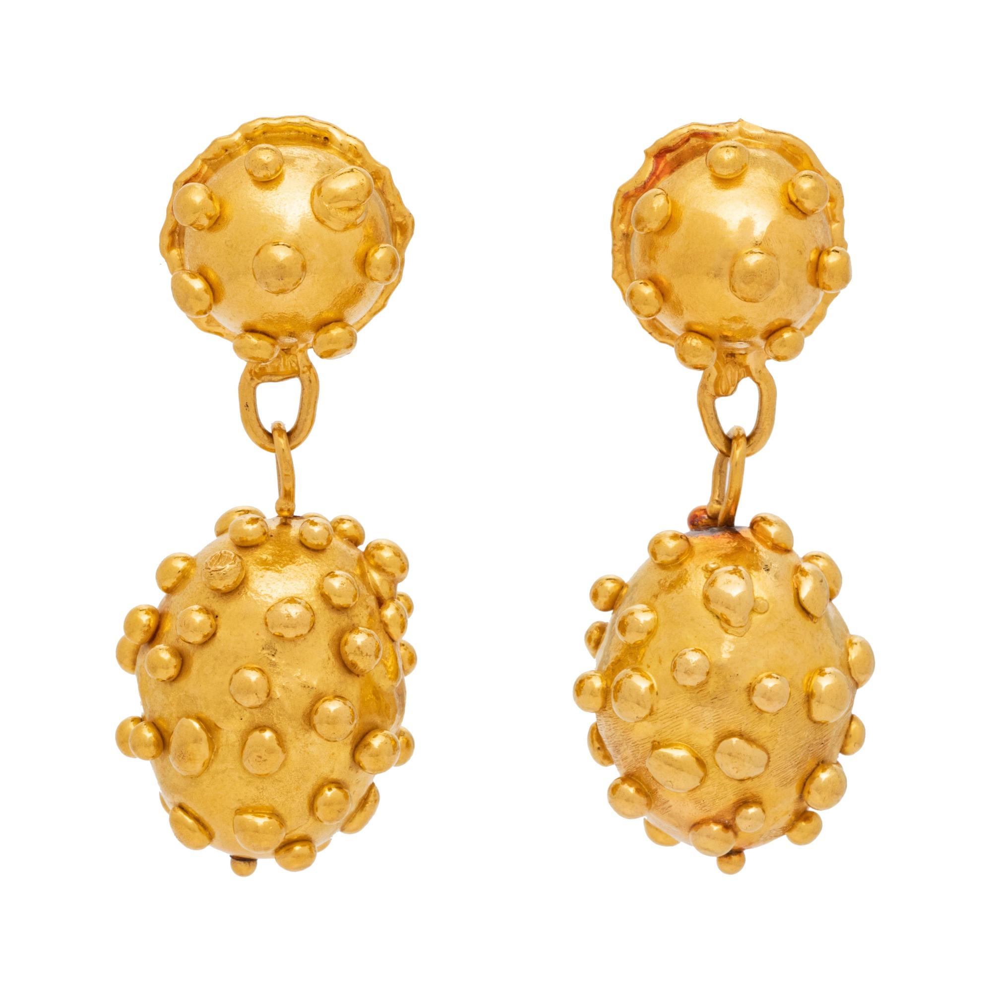 Jean Mahie, Gold Earclips