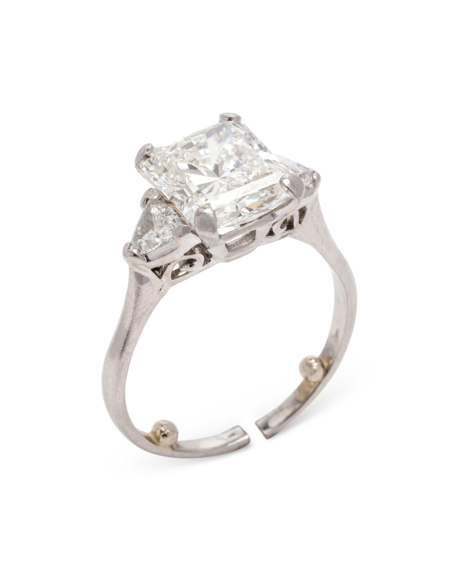 DIAMOND RING