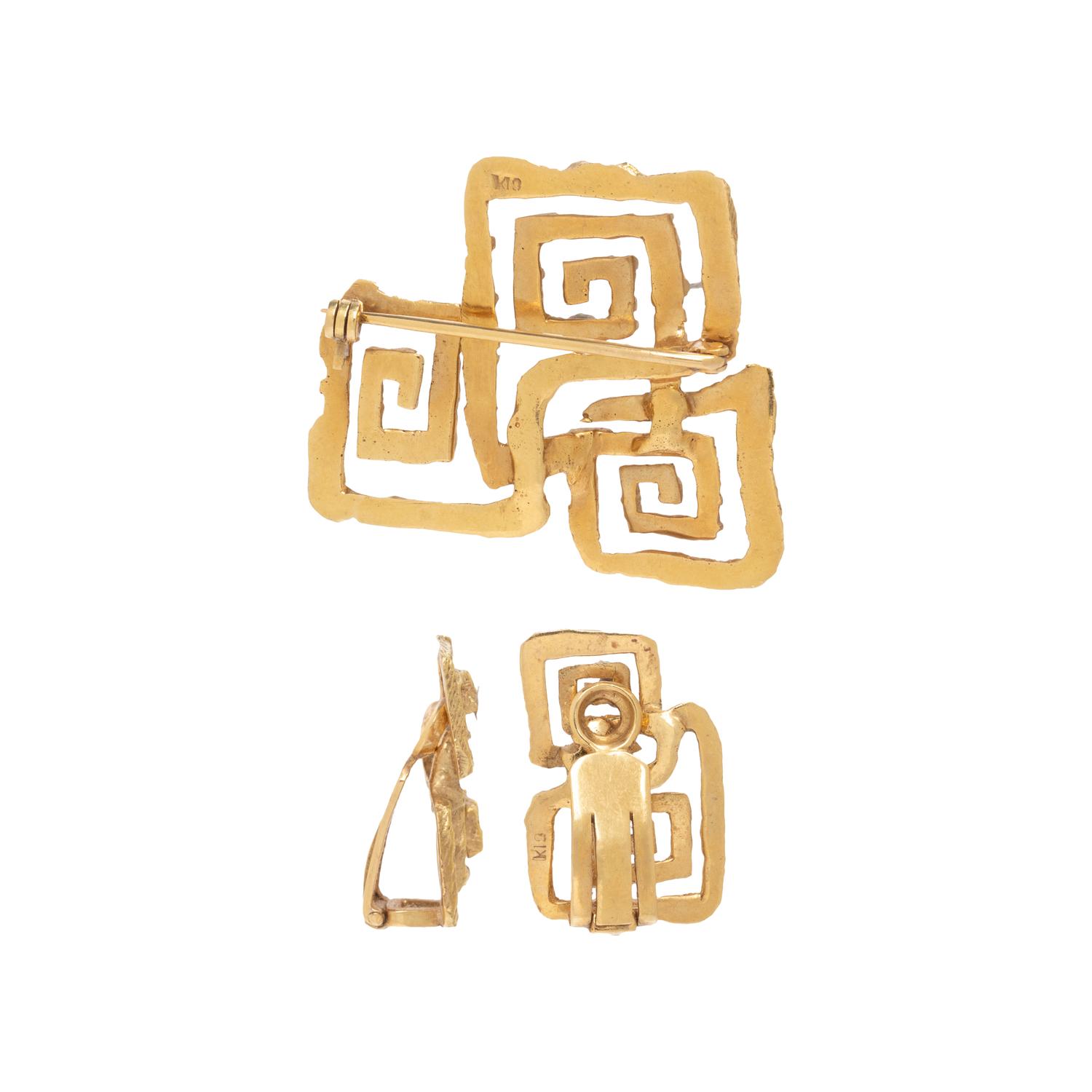 YELLOW GOLD BROOCH AND EARCLIP SET