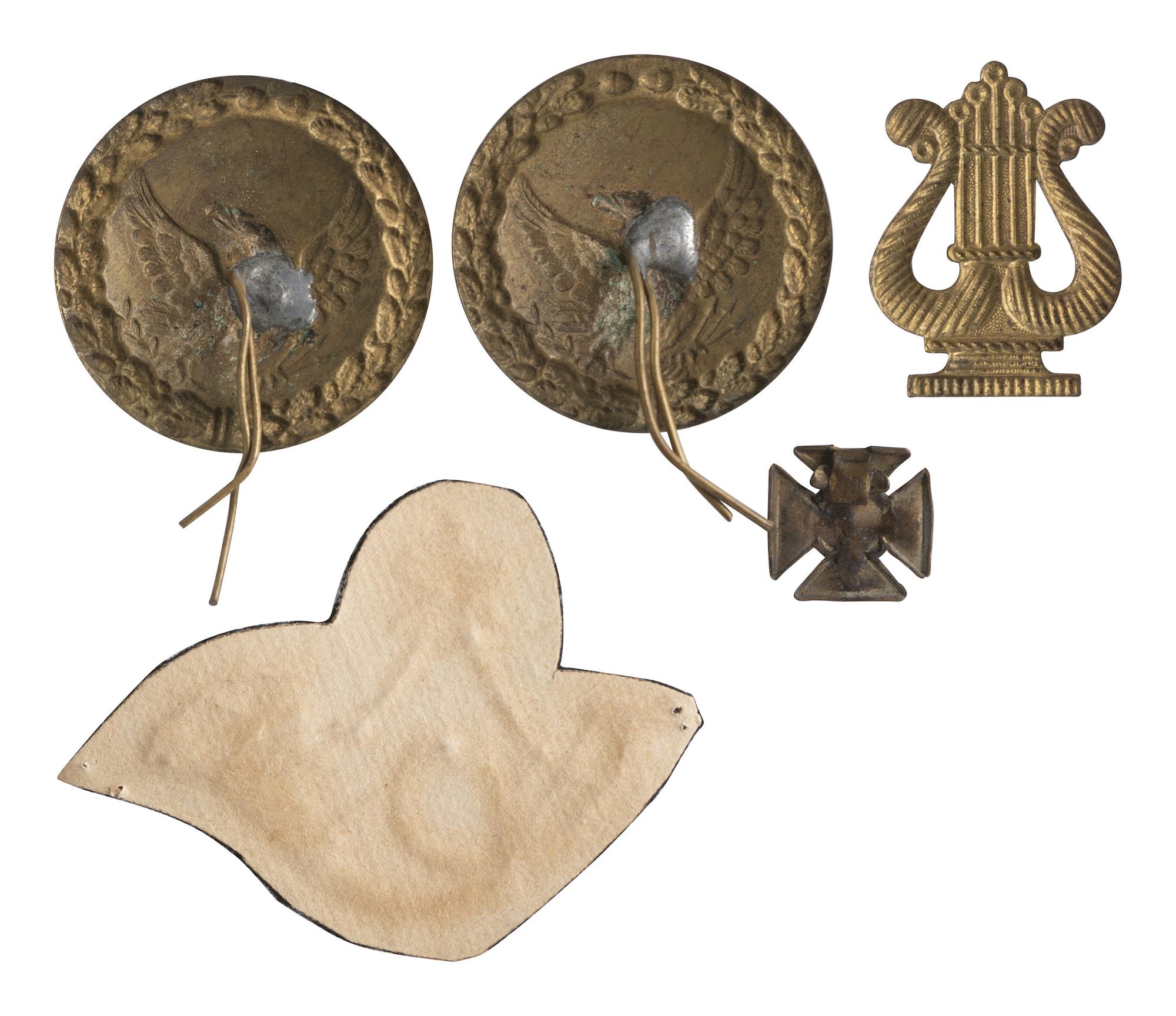 [MILITARIA] Collection of military insignia and cap devices from the Estate of Carroll J. Delery III
