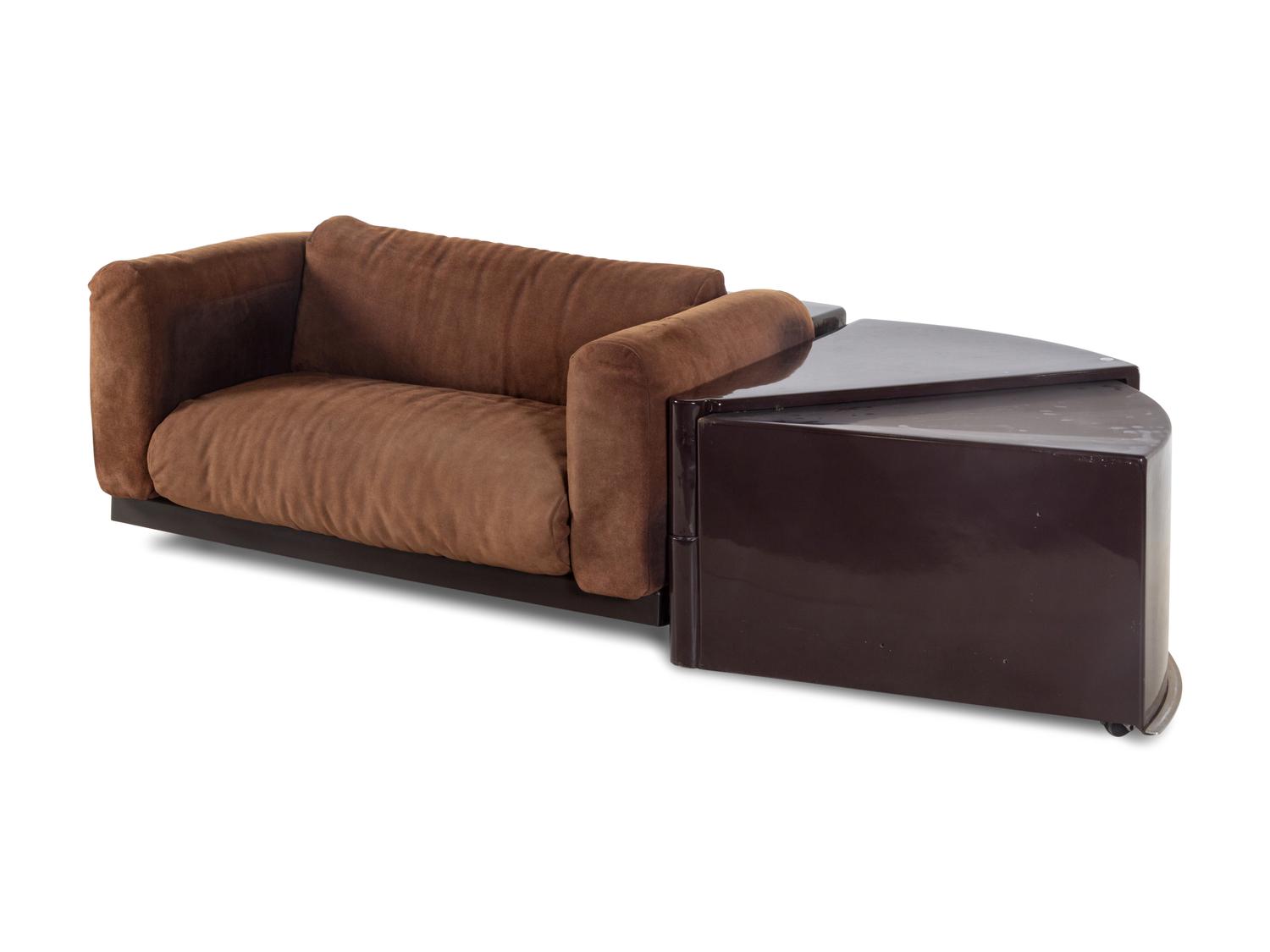 Gradual System Seating Group Comprising Three Lounge Chairs Two Expandable End Tables One Sofa Gavina, Italy