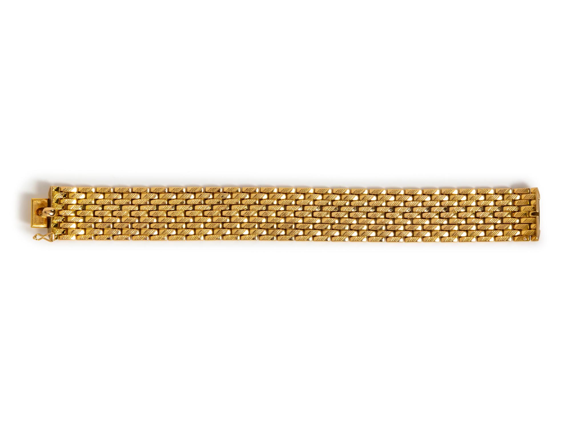An 18 Karat Yellow Gold Link Bracelet,