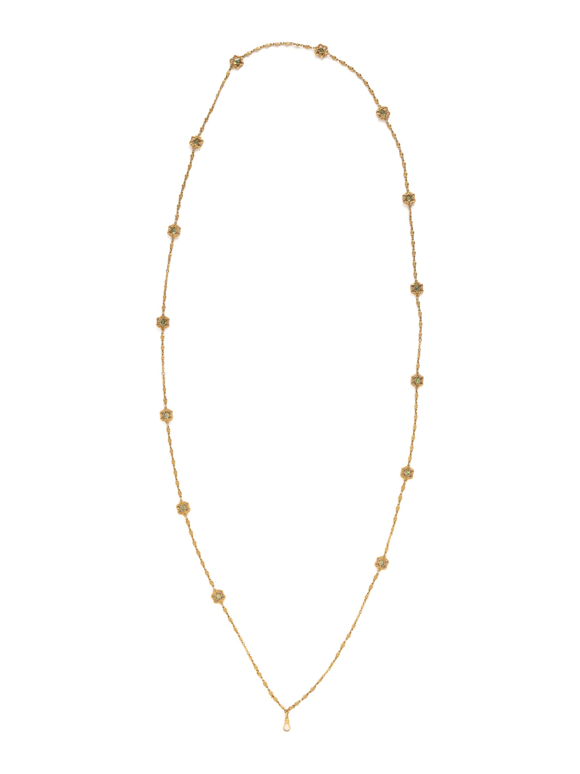 ART NOUVEAU, YELLOW GOLD AND PERIDOT FOB CHAIN
