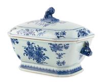 A Chinese Export Porcelain Tureen