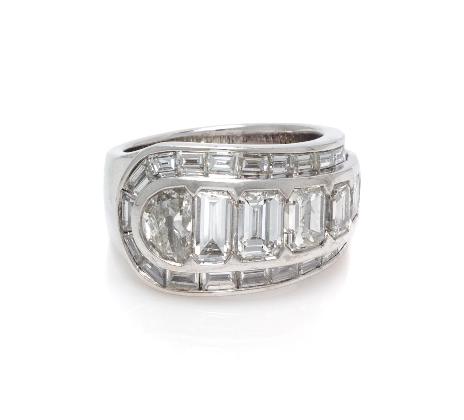 A Platinum and Diamond Ring, 11.10 dwts