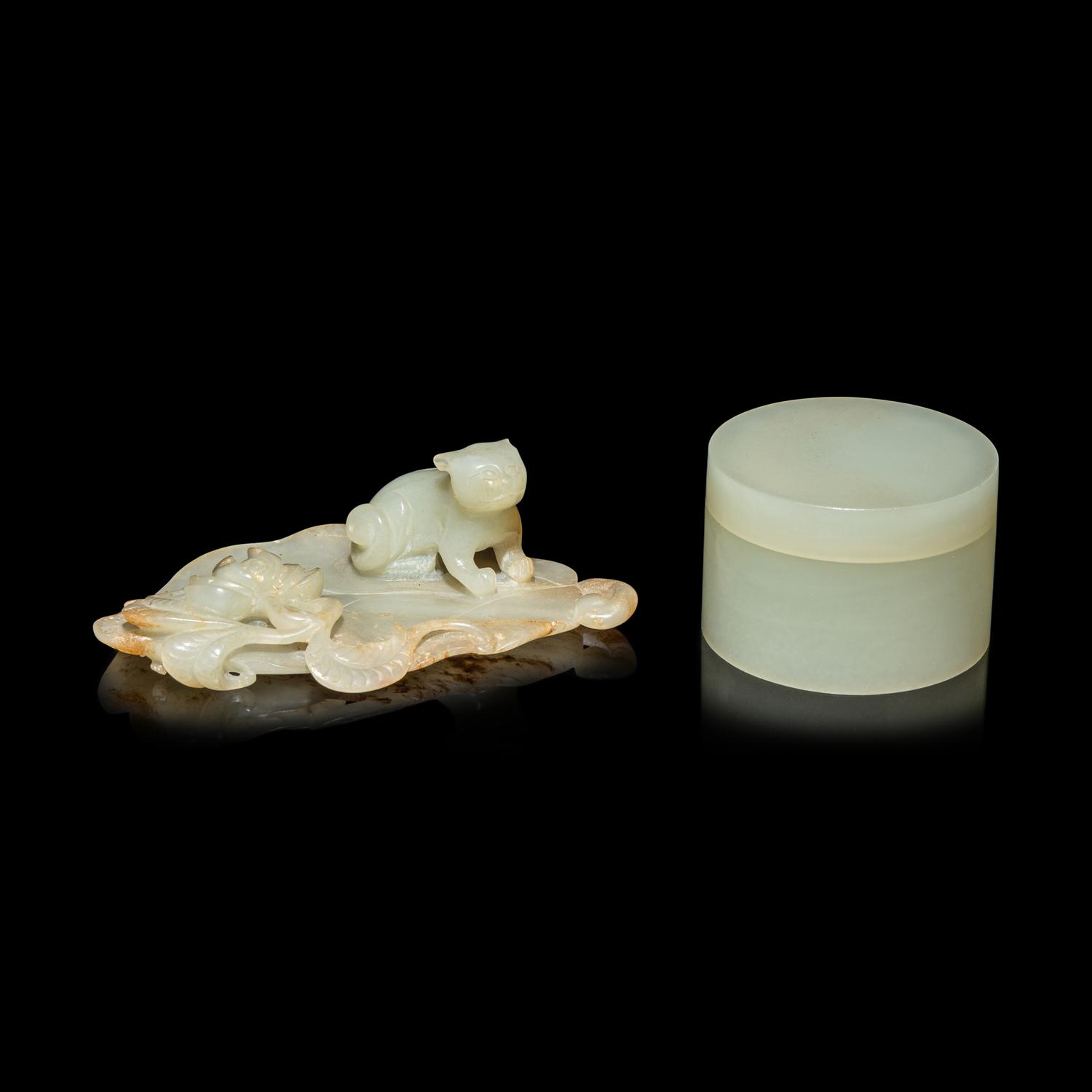 Two Chinese Pale Celadon Jade Scholar's Objects, 19th/early 20th Century 晚清/民國 青白玉荷葉臥貓筆舔及素面蓋盒