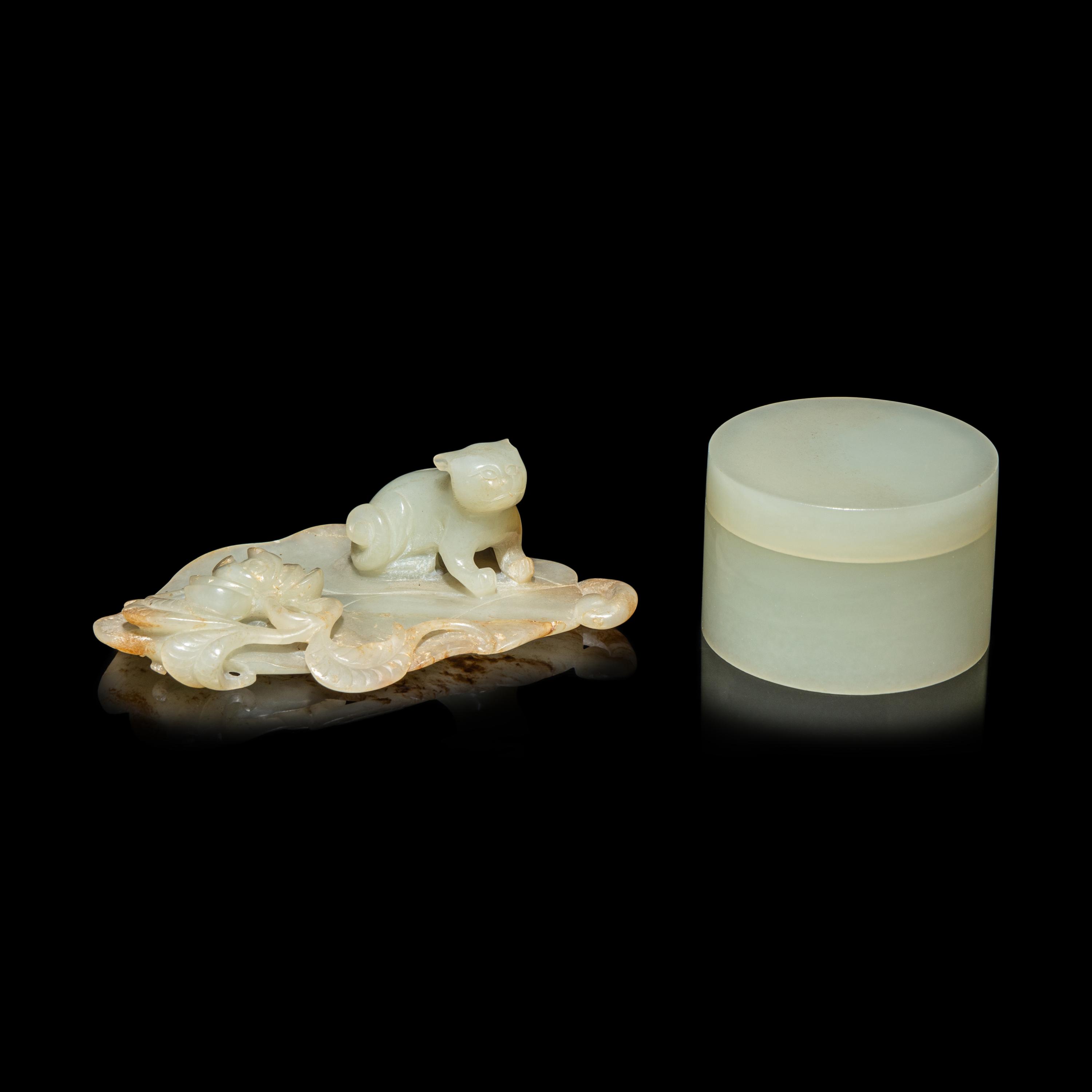 Two Chinese Pale Celadon Jade Scholar's Objects, 19th/early 20th Century 晚清/民國 青白玉荷葉臥貓筆舔及素面蓋盒