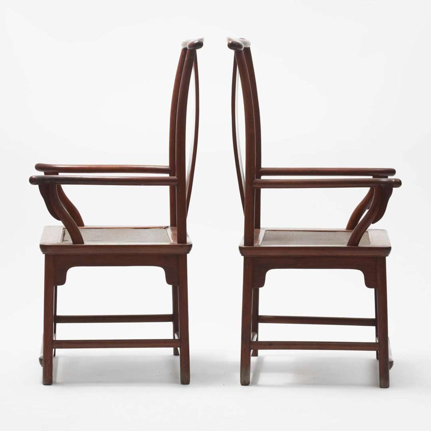 A pair of Chinese huanghuali armchairs, Sichutou Guanmaoyi 黄花梨四出頭官帽椅一對 Late Ming to Qing dynasty 晚明或清