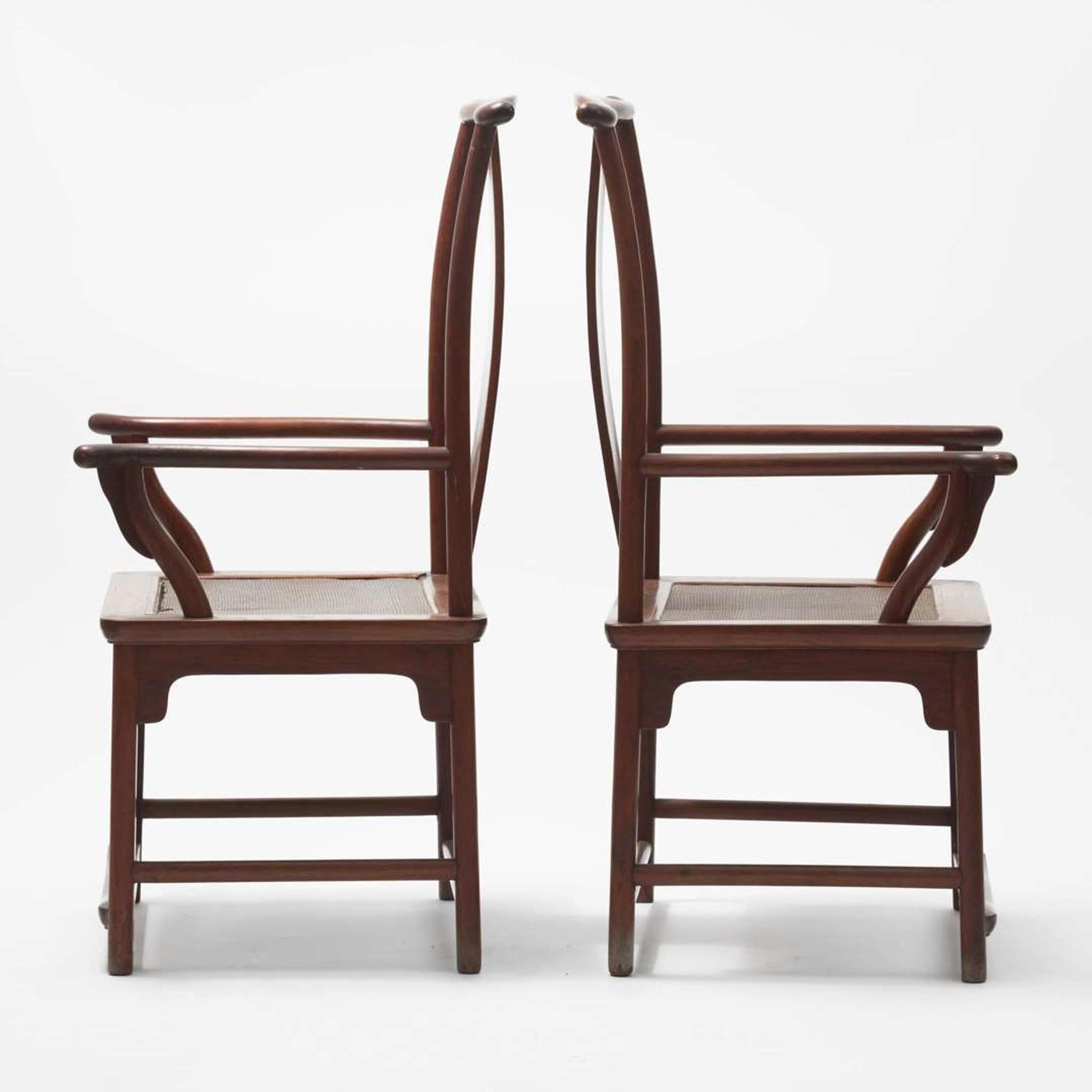 A pair of Chinese huanghuali armchairs, Sichutou Guanmaoyi 黄花梨四出頭官帽椅一對 Late Ming to Qing dynasty 晚明或清