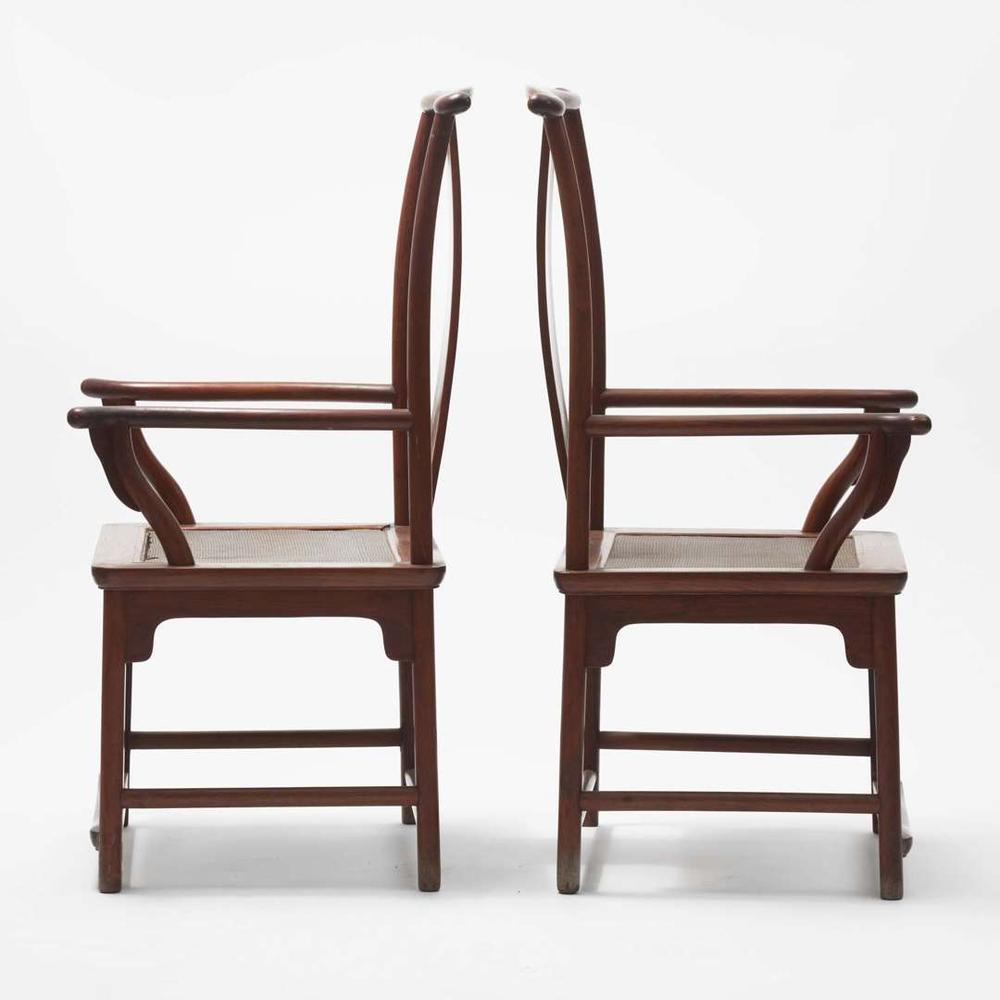 A pair of Chinese huanghuali armchairs, Sichutou Guanmaoyi 黄花梨四出頭官帽椅一對 Late Ming to Qing dynasty 晚明或清