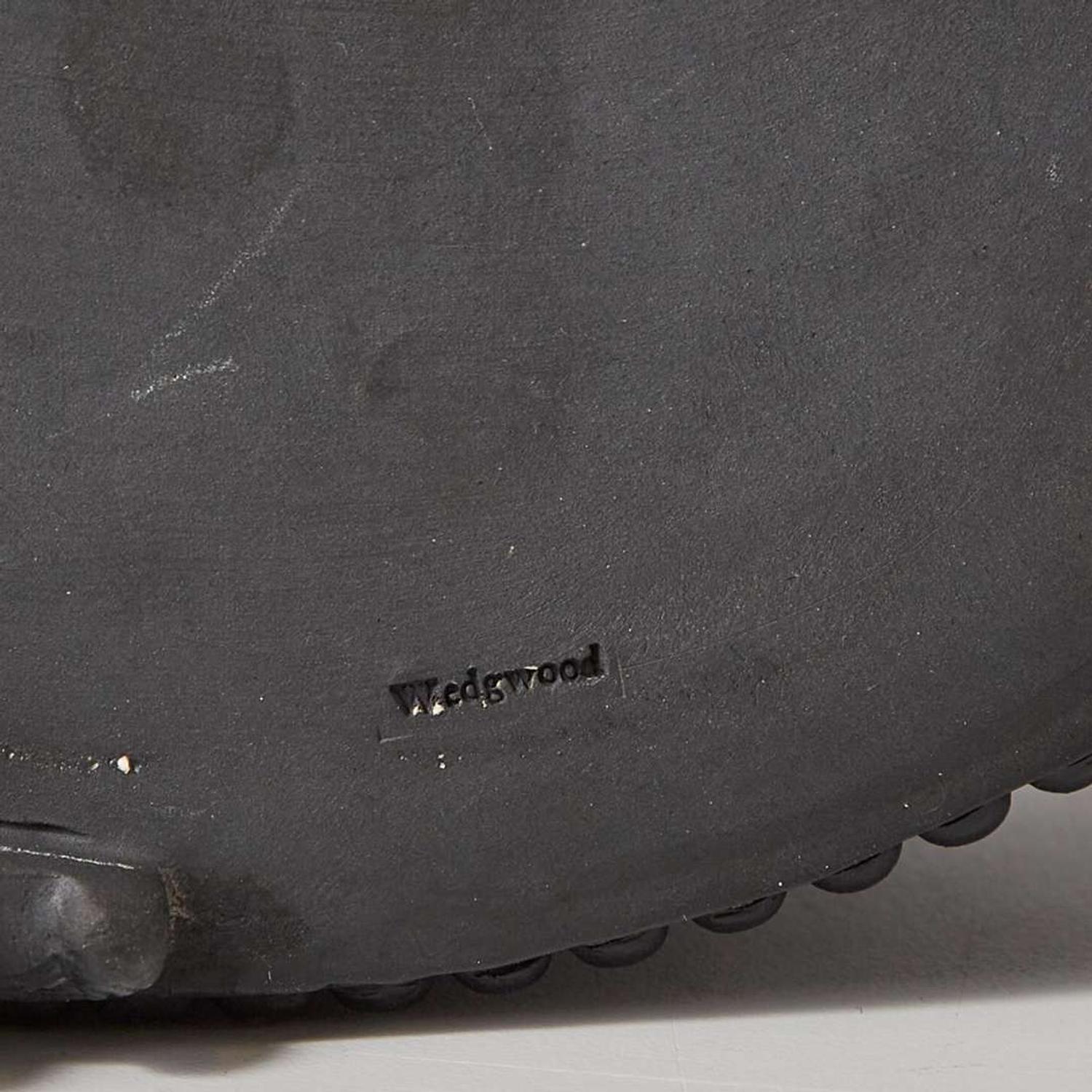 A Wedgwood Black Basalt Crocus Pot UK, circa 1800