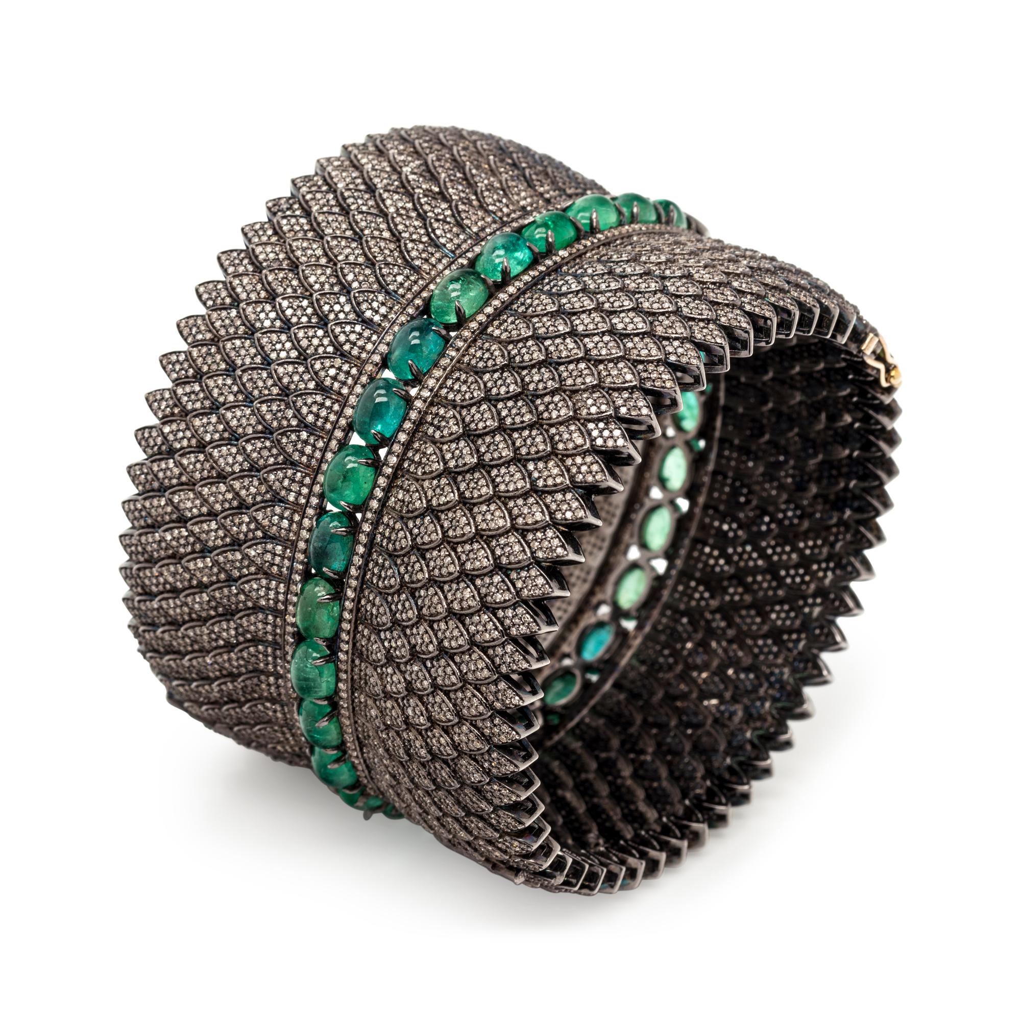 EMERALD AND DIAMOND BANGLE BRACELET