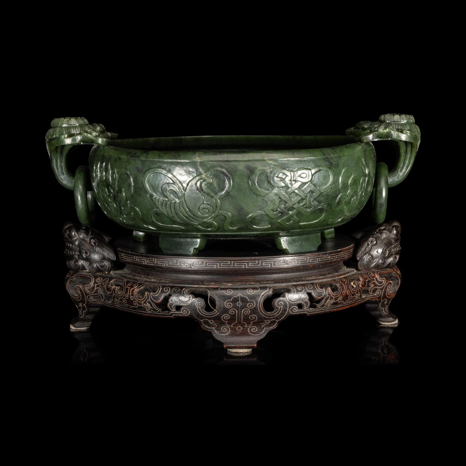 A Chinese Carved Spinach Jade Marriage Bowl, Late Qing/Republic Period 晚清/民國 碧玉雙魚活環洗