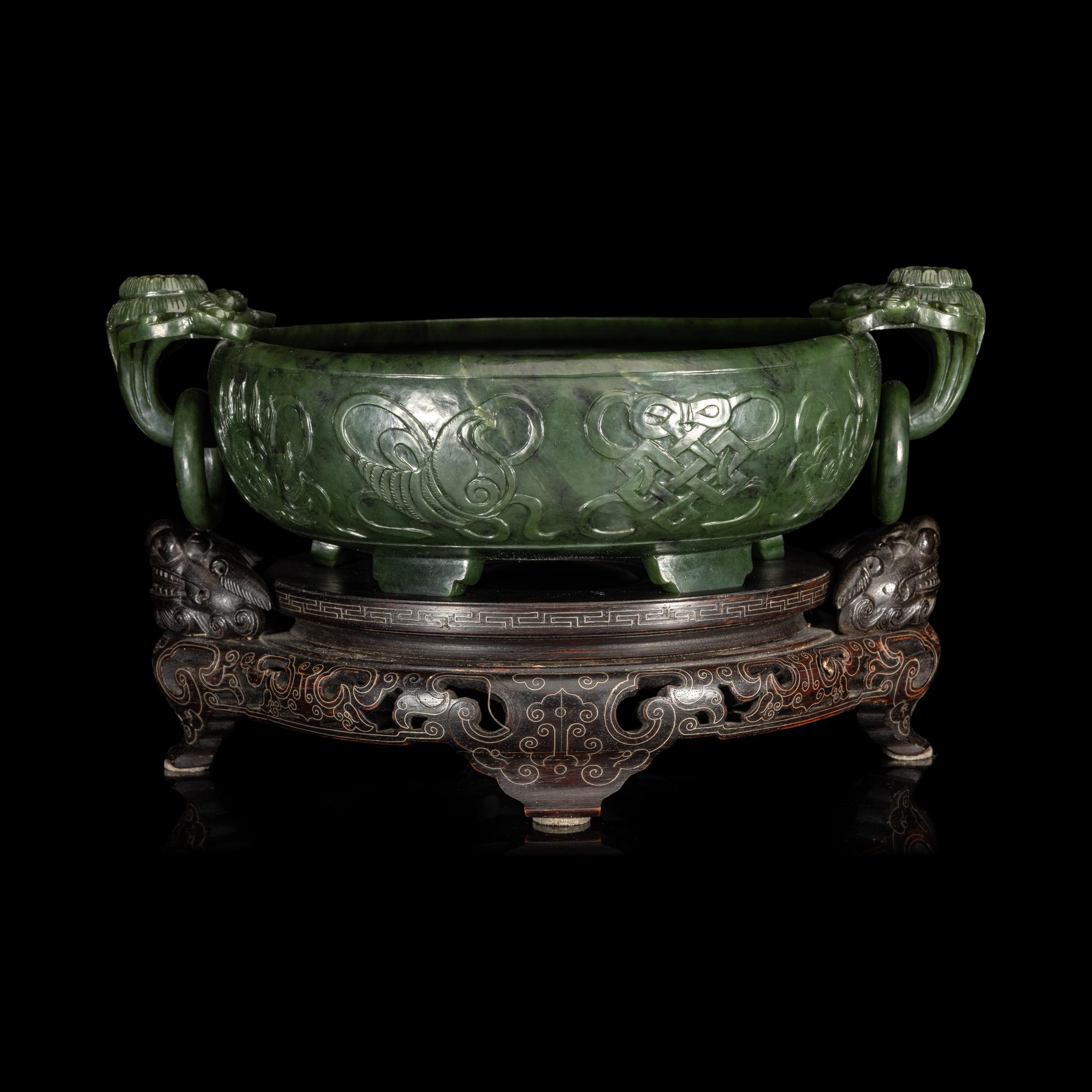 A Chinese Carved Spinach Jade Marriage Bowl, Late Qing/Republic Period 晚清/民國 碧玉雙魚活環洗