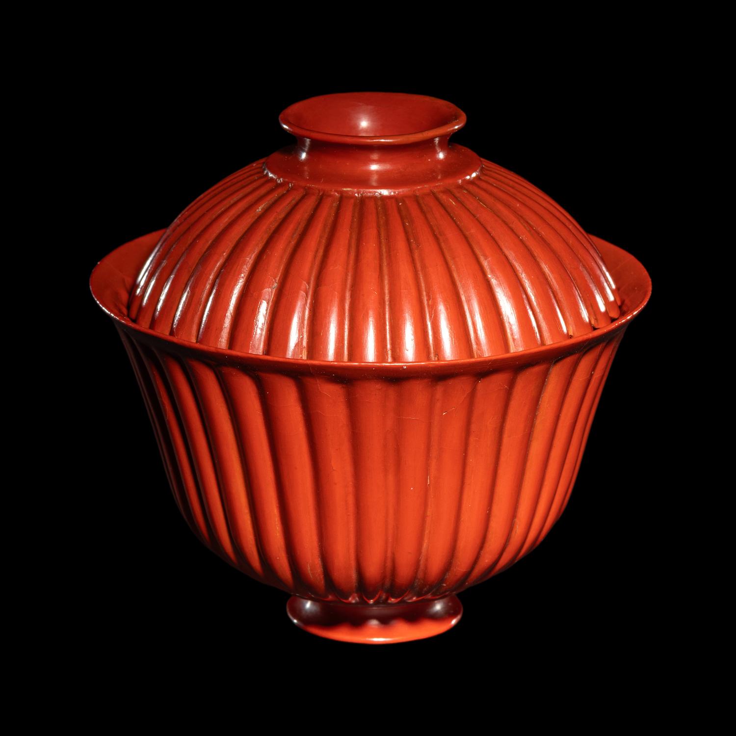 A Fine Red Lacquer Inscribed 'Chrysanthemum' Tea Bowl and Cover, Qianlong Mark 乾隆年製款 朱漆御題詩菊瓣式蓋碗