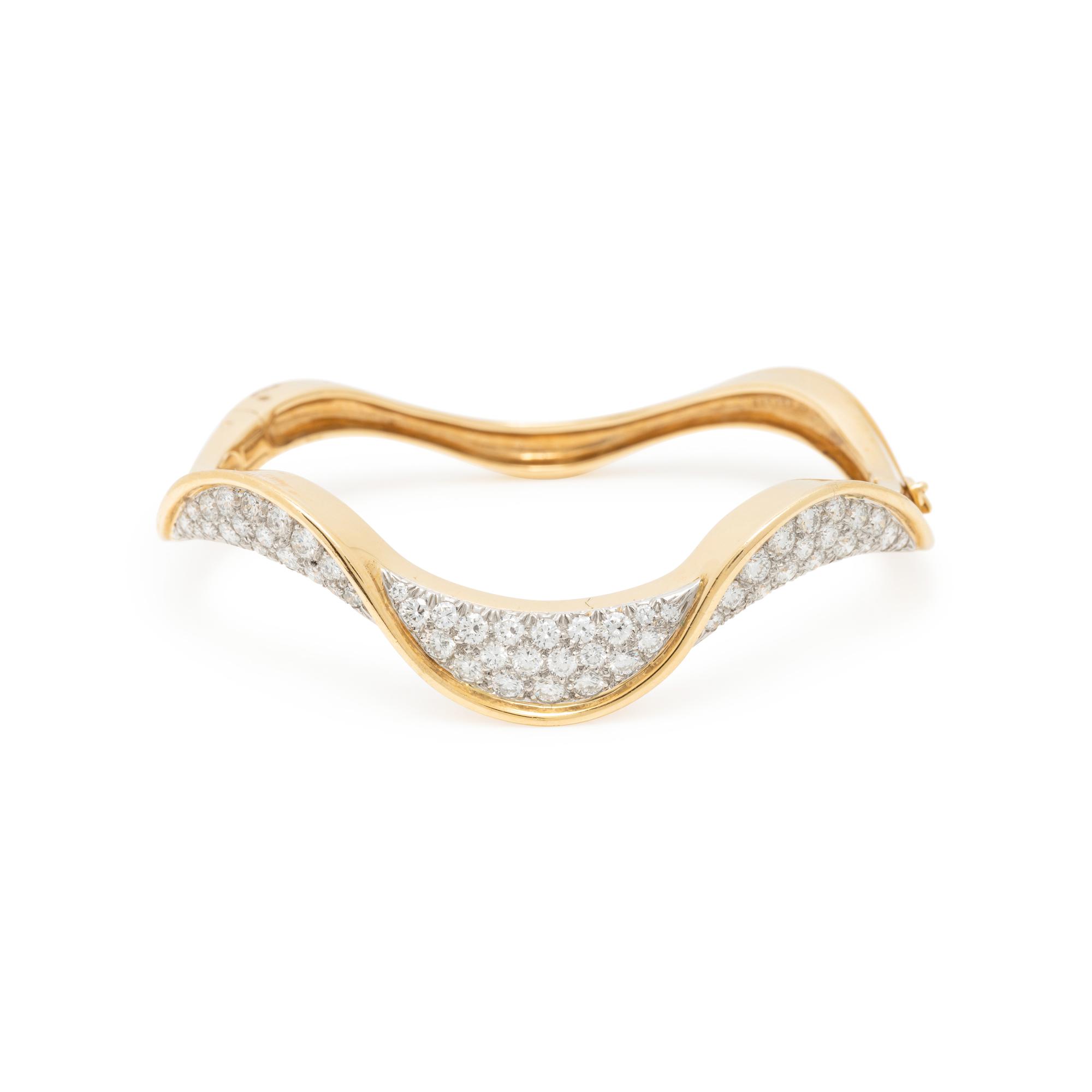 OSCAR HEYMAN, YELLOW GOLD AND DIAMOND BANGLE BRACELET