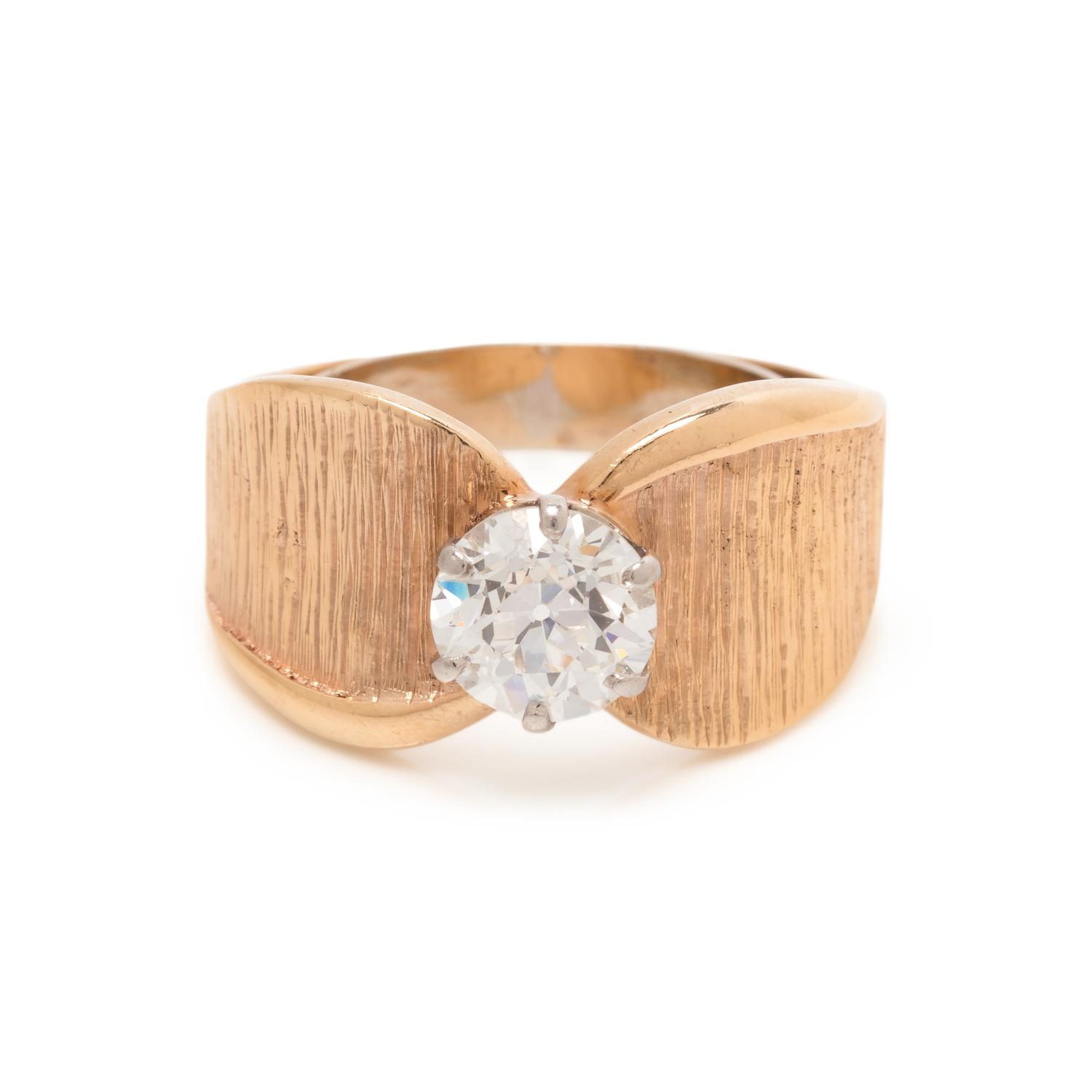 YELLOW GOLD AND DIAMOND RING
