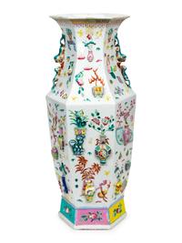 A Chinese One Hundred Antiques Vase — LATE QING