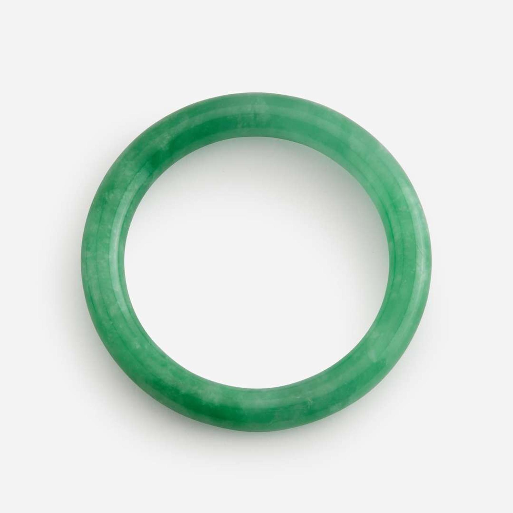 Two jadeite circular bangles 翡翠圆条镯一组两件