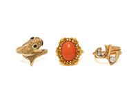 COLLECTION OF YELLOW GOLD RINGS