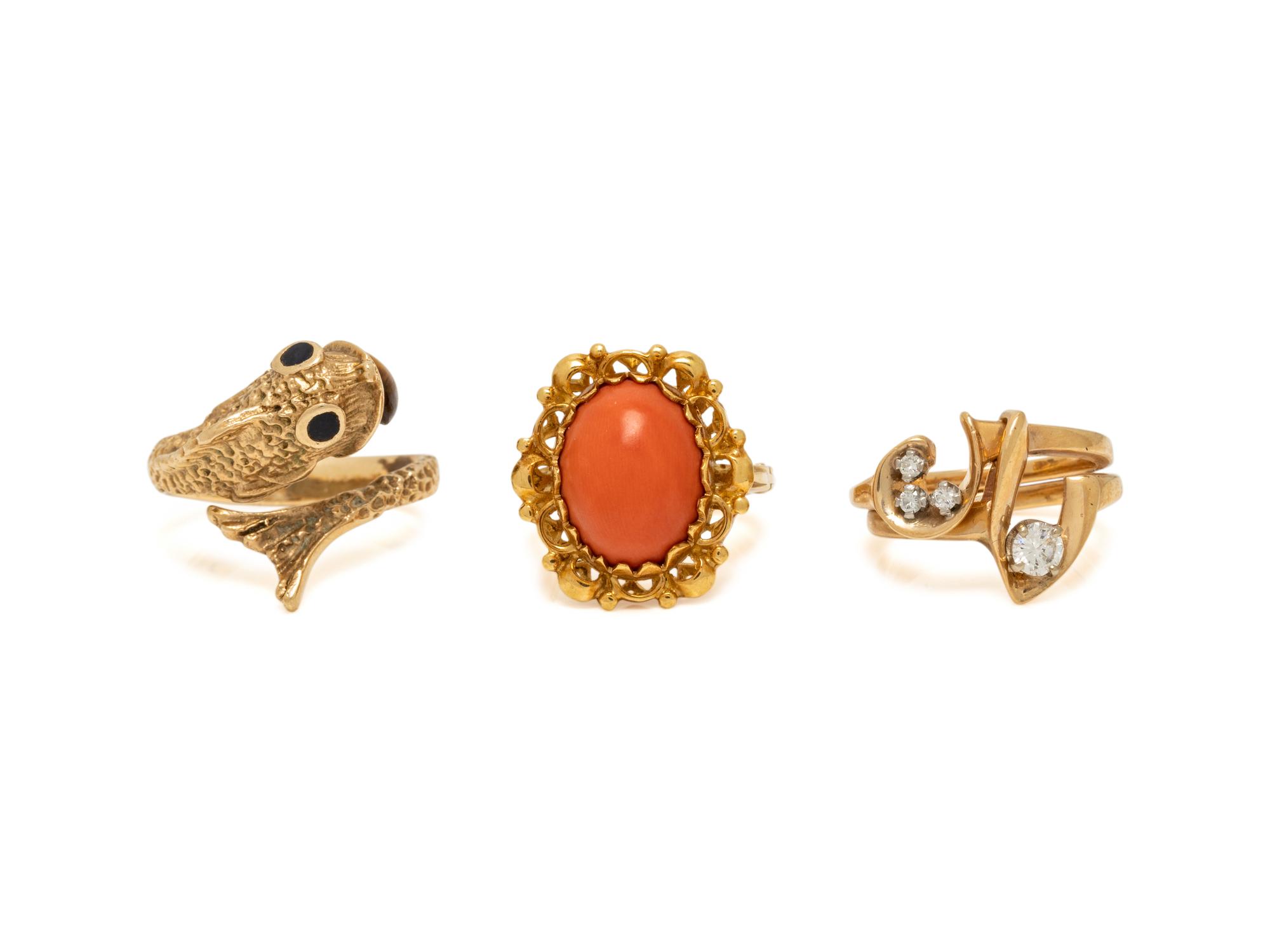 COLLECTION OF YELLOW GOLD RINGS