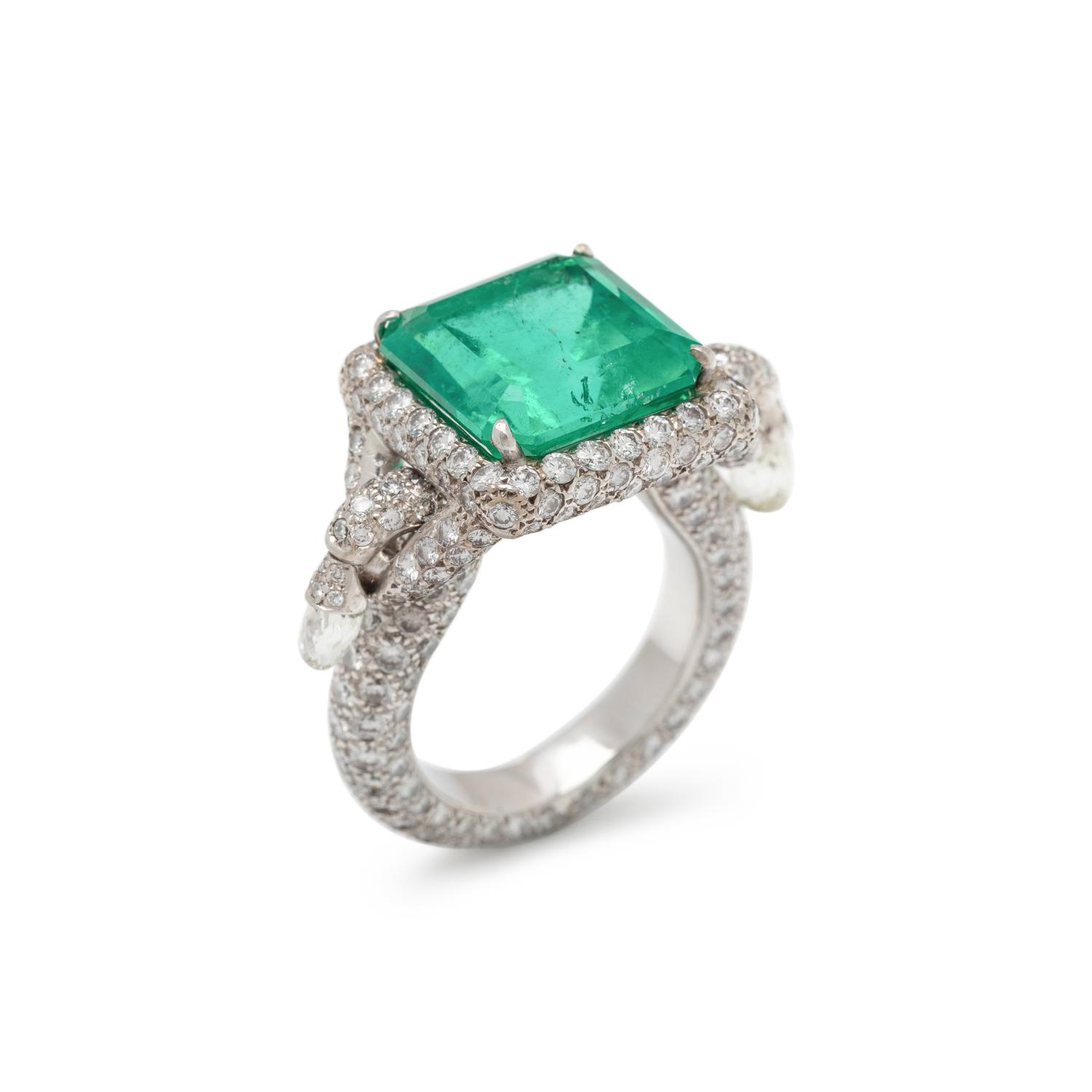 COLOMBIAN EMERALD AND DIAMOND RING