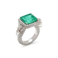 COLOMBIAN EMERALD AND DIAMOND RING