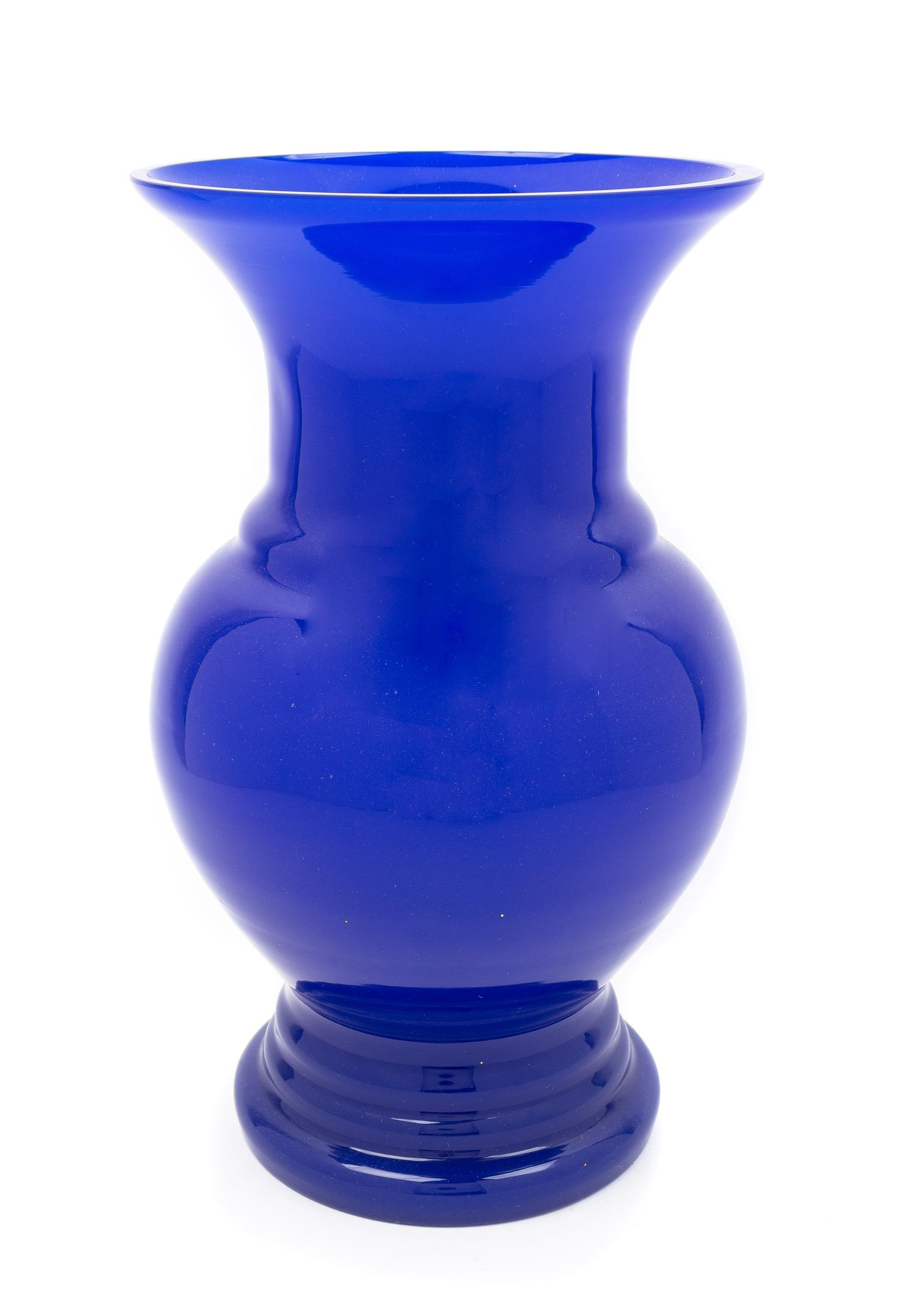 Cenedese, Italy, SECOND HALF 20TH CENTURY, rose vase