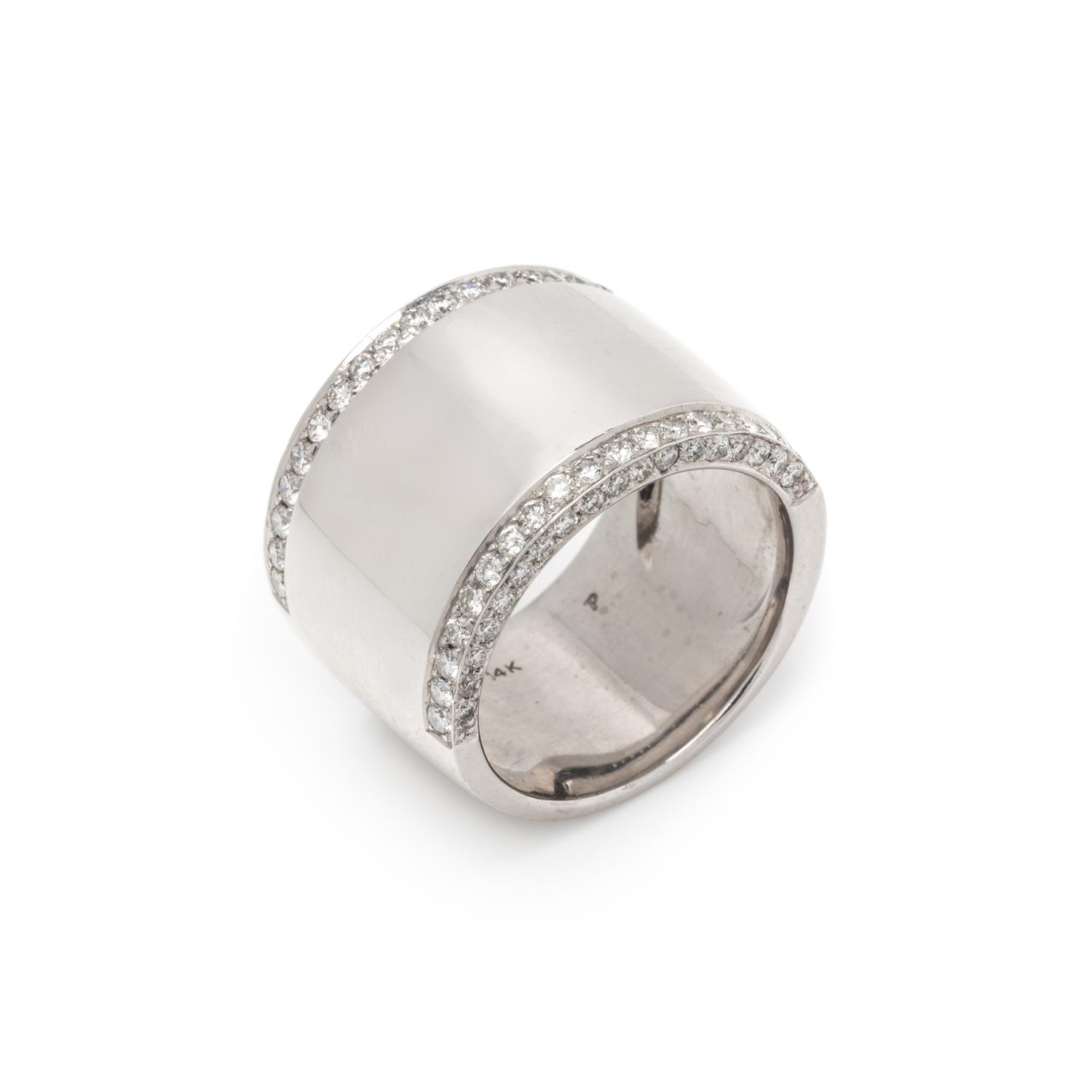 WHITE GOLD AND DIAMOND RING